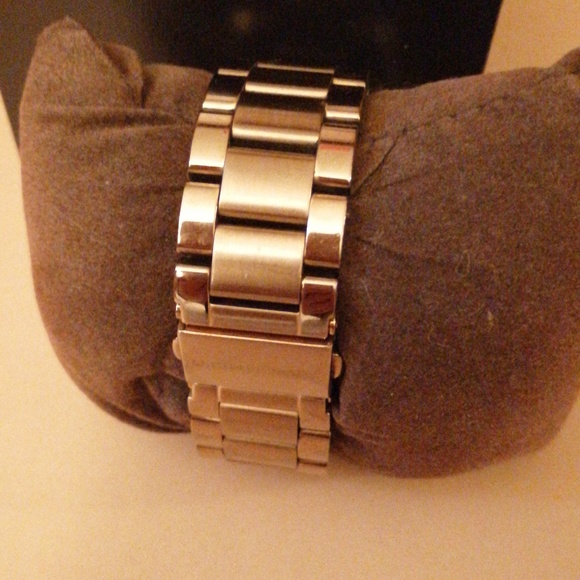 Michael Kors Runway Rose Gold-Tone Watch - Picture 4 of 9